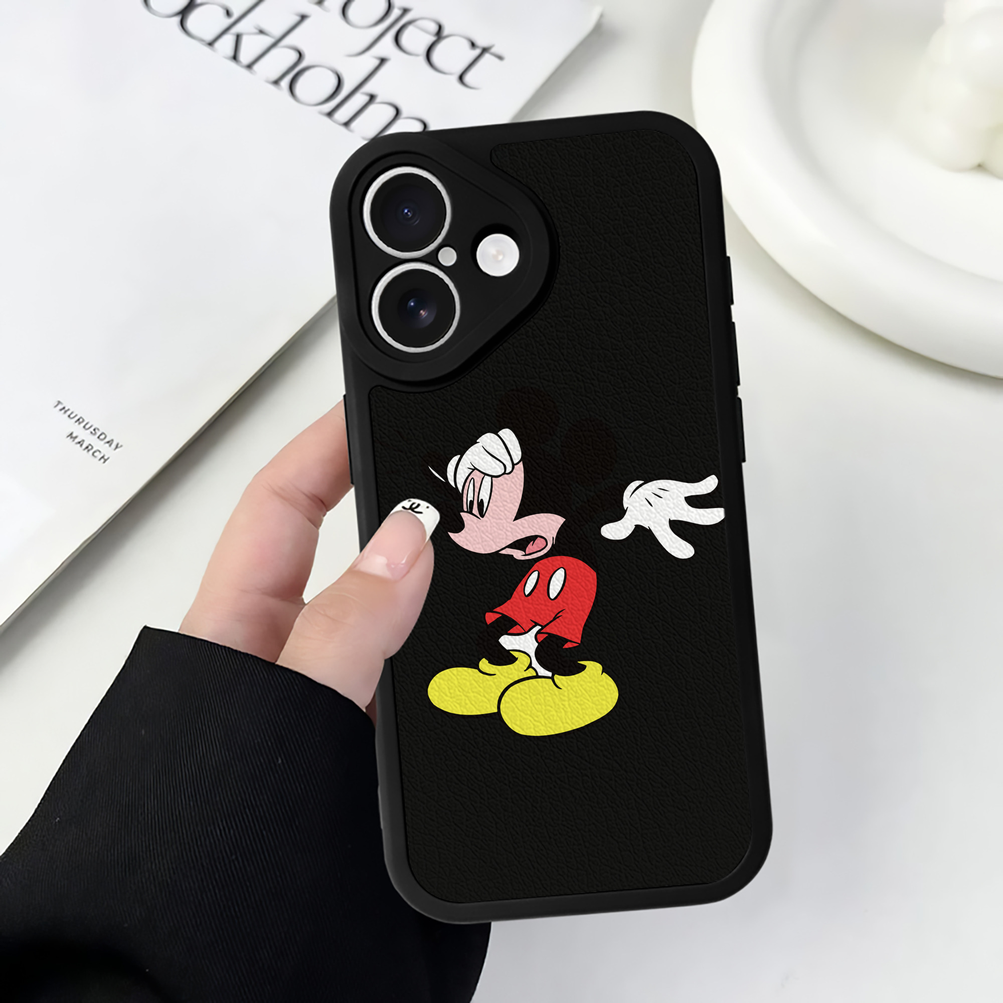 （画像用） ミッキーマウス Mickey Mouse 【iPhone 16シリーズ対応】シリコンスマホケース（レザー調） 材質：シリコン